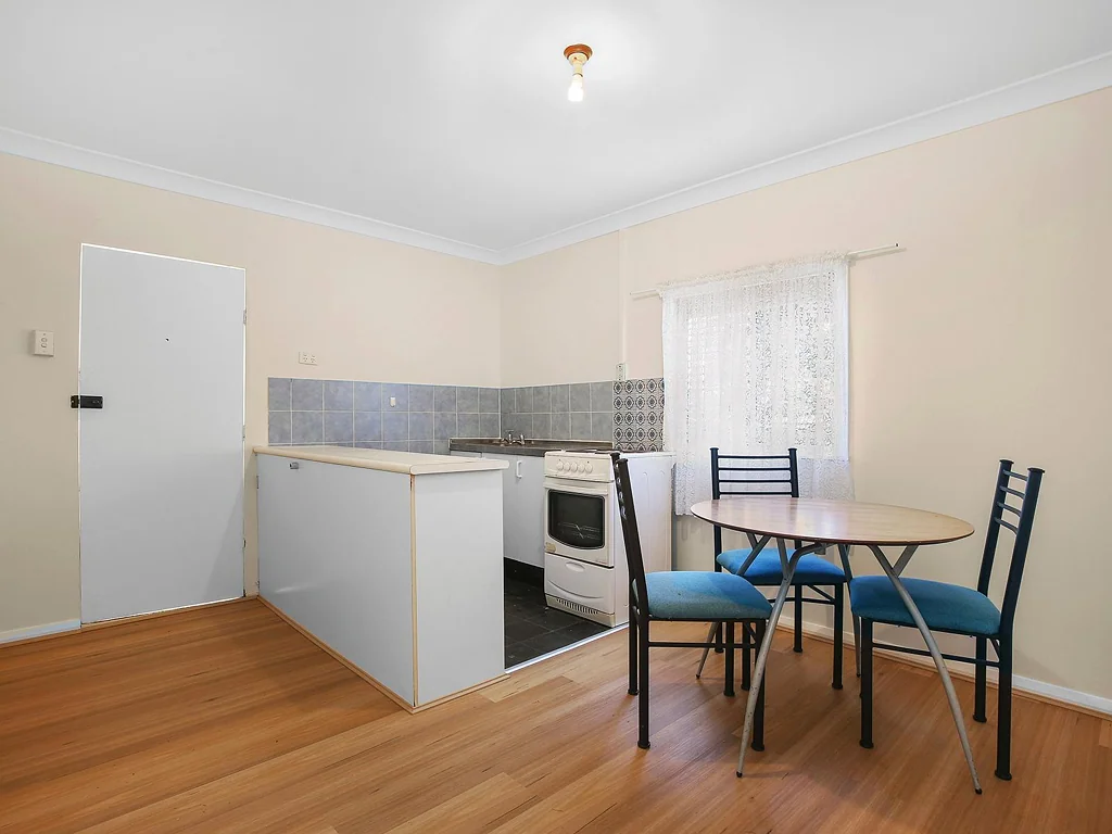 Sunny One-Bedroom Granny Flat with Private Backyard & Internet Included