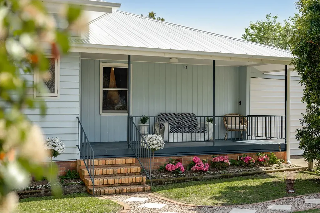 Crows Nest "Clementine Cottage' - Quaint Country Charm - Steps From Town