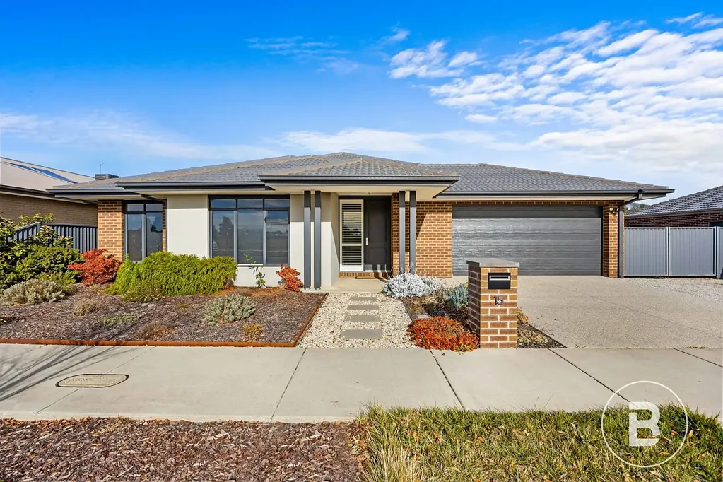 Alfredton 4 Bedroom DESIGNER FAMILY HOME IN SOUGHT AFTER LOCALE.