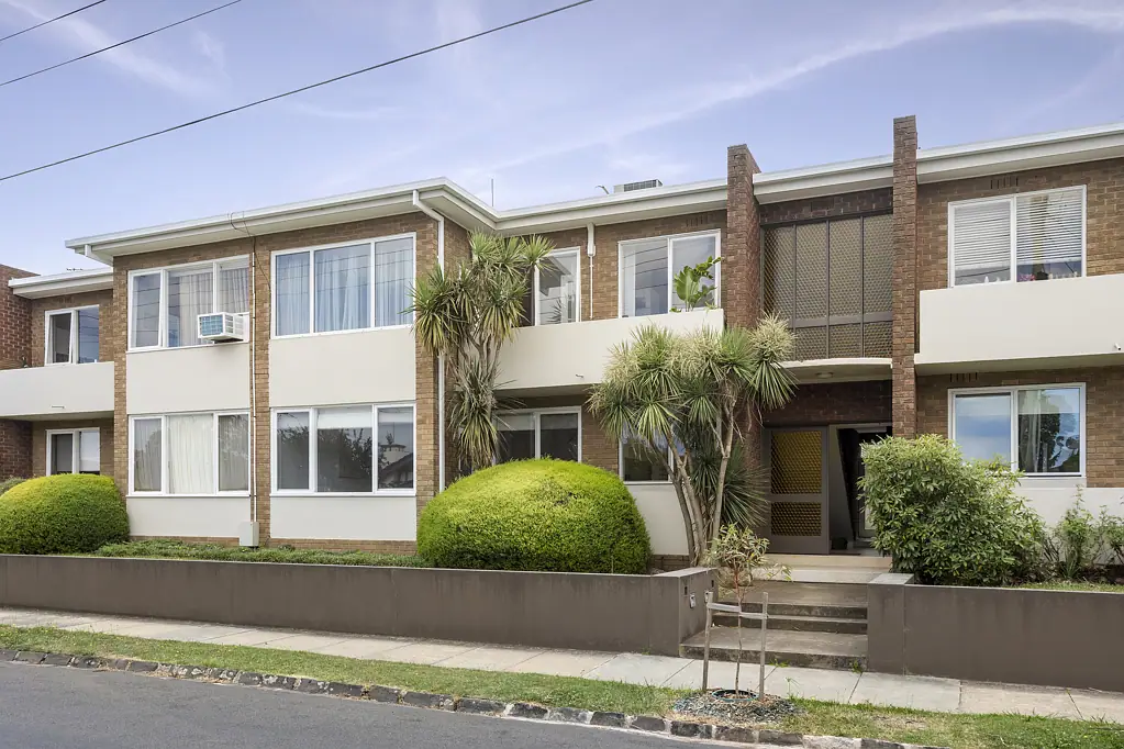 Caulfield North 2ห้องนอน Stylishly updated apartment with contemporary appeal
