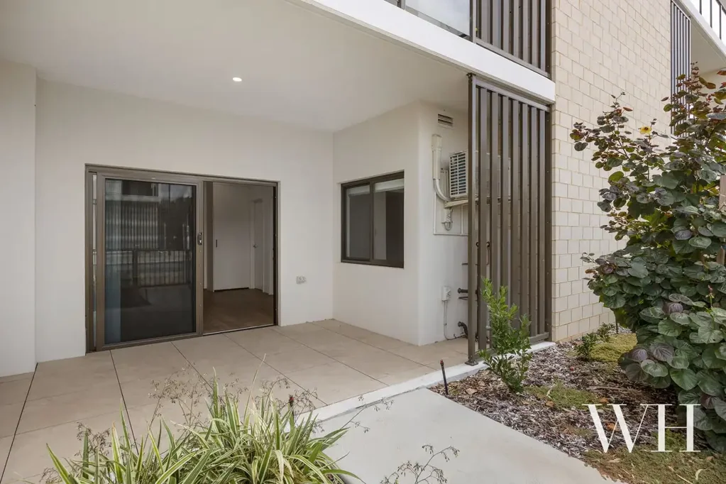 Modern Ground Floor Apartment Moments from the Coast