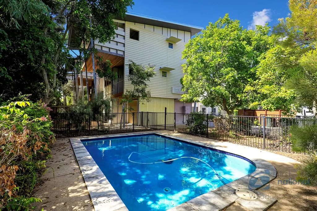 2/1 Hussar Court, Woodgate, QLD 4660