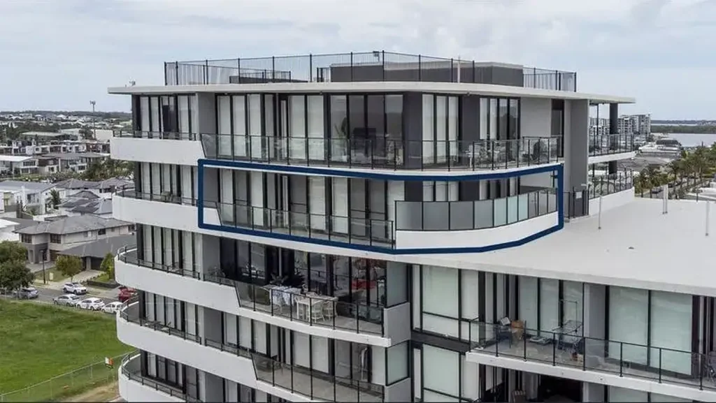 Hope Island 2બેડરૂમ SUB PENTHOUSE – Only 4 Per Floor – Large 128m2 High Floor – 2 Bedrooms – 2 Bathrooms – 2 Car Spaces + Storage – Fully Furnished