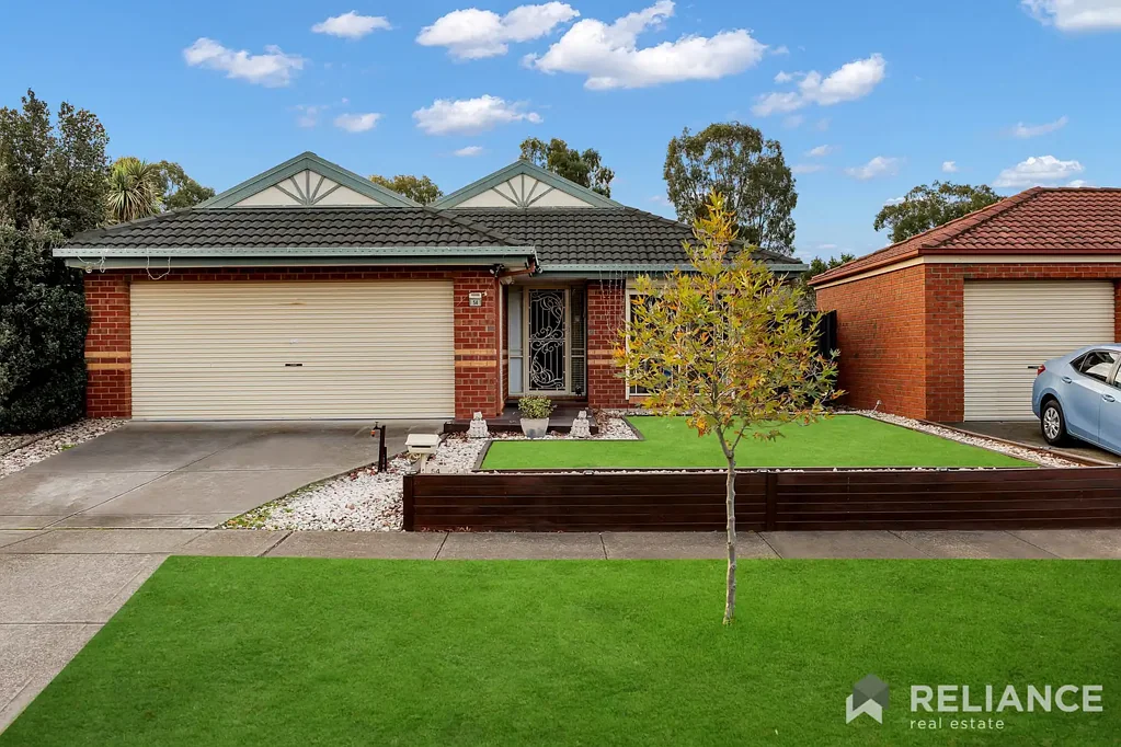 Renovated Family Home |  Walking Distance to Wyndham Vale Train Station & Manor Lakes Shopping Centre