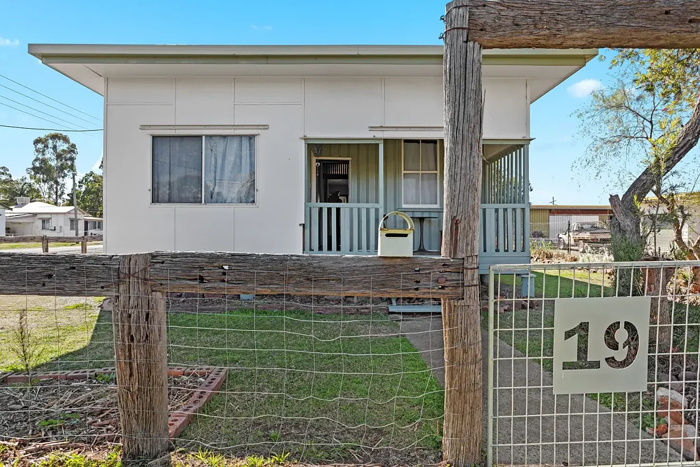 19 Bagot Street, Dalby, QLD 4405