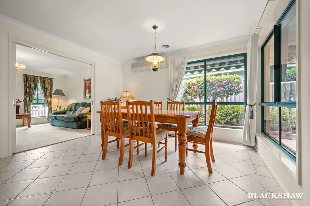 28 Rosewood Glen, Jerrabomberra, NSW 2619