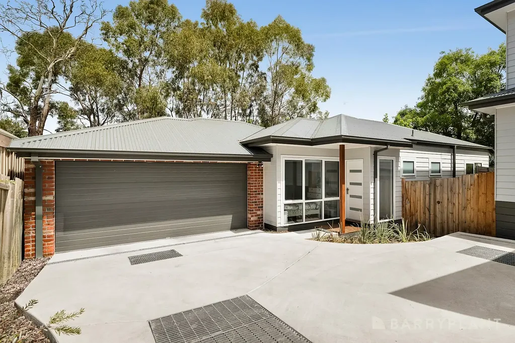 Healesville 3房 位于 Healesville 私密环境的时尚近新生活 Stylish Near-New Living in a Private Healesville Setting.