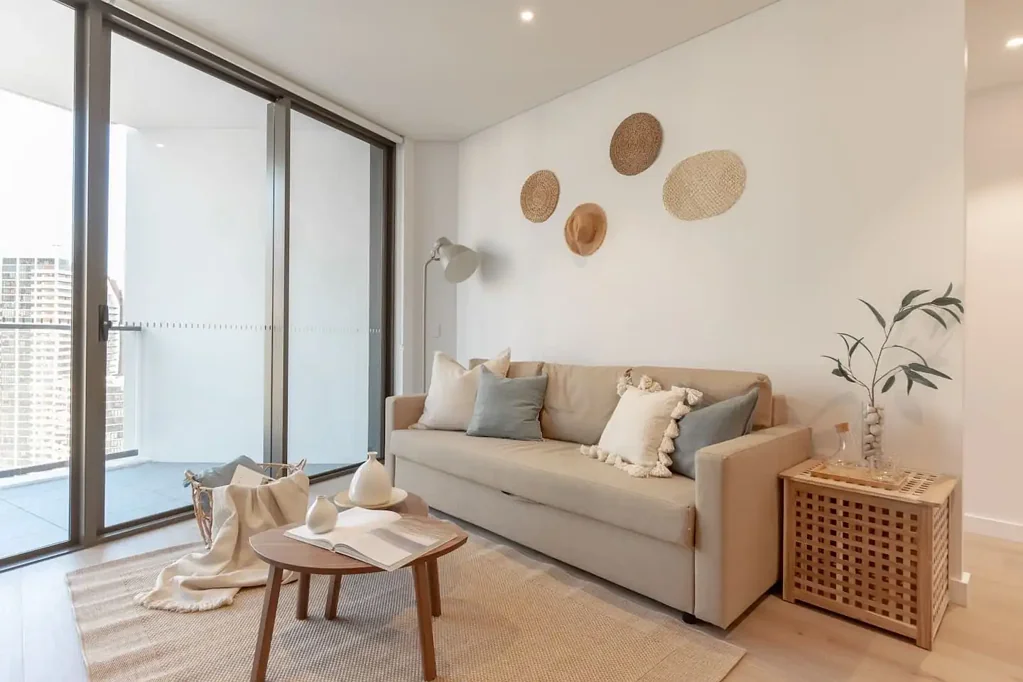 Cosy Spacious Furnished One Bedroom Apartment with Timber Flooring