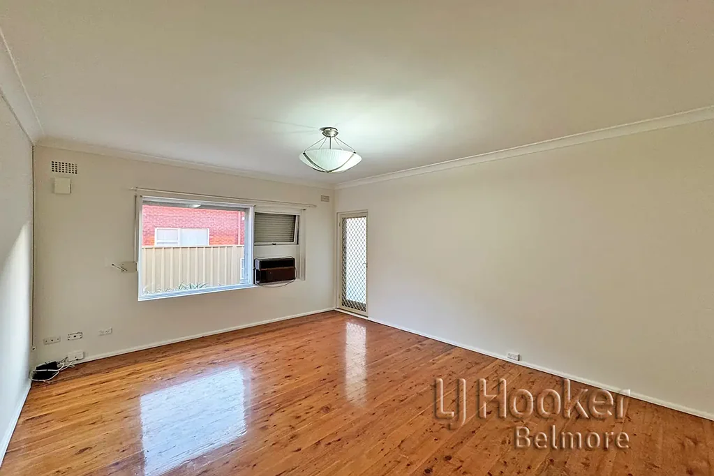 Spacious Two Bedroom Unit with Lockup Garage!