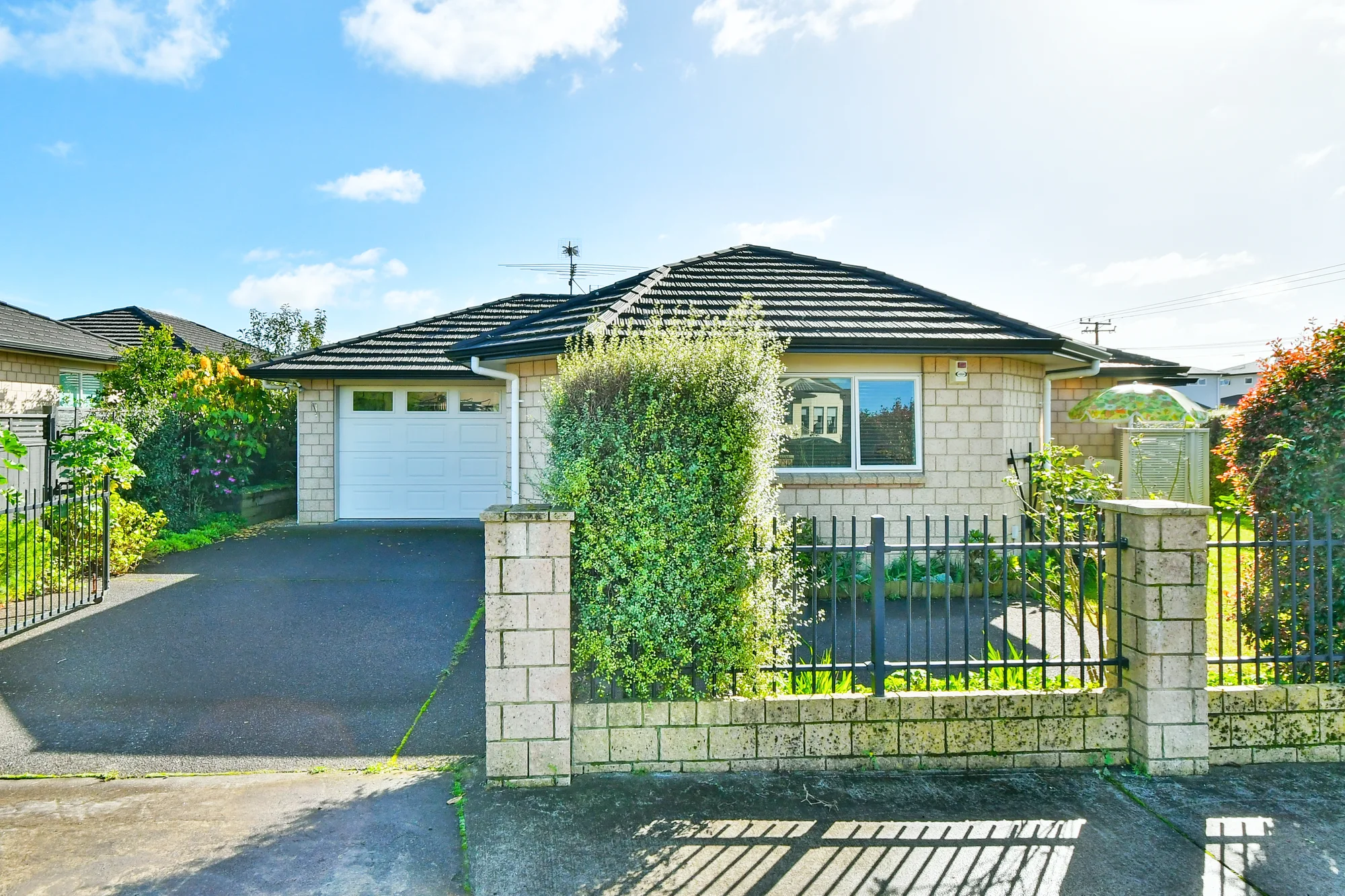 Pukekohe 2Kwarto Brick & Tile - Great Location - Walk to town