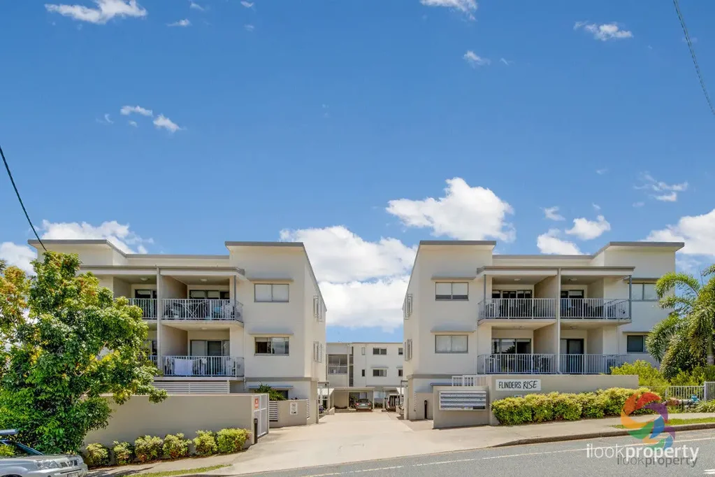 MODERN, LOW-MAINTENANCE LIVING IN A PRIME LOCATION!