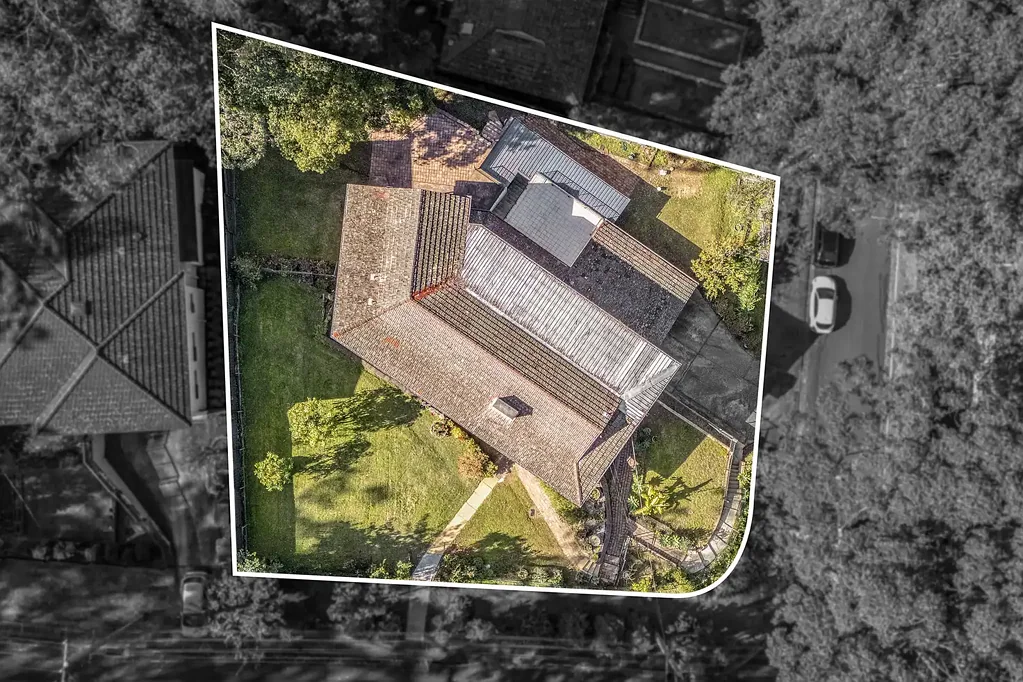Wahroonga 4房 珍贵街角地块上的永恒家庭住宅！ For Inspection: Please set your GPS to 70 Ada Avenue South, Wahroonga. The property is on the Fox Valley Road side.