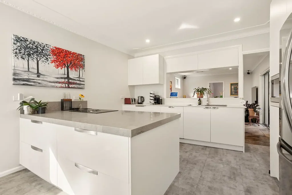 Narraweena 4ਬੈੱਡਰੂਮ Sunlit Family Sanctuary with Poolside Entertaining