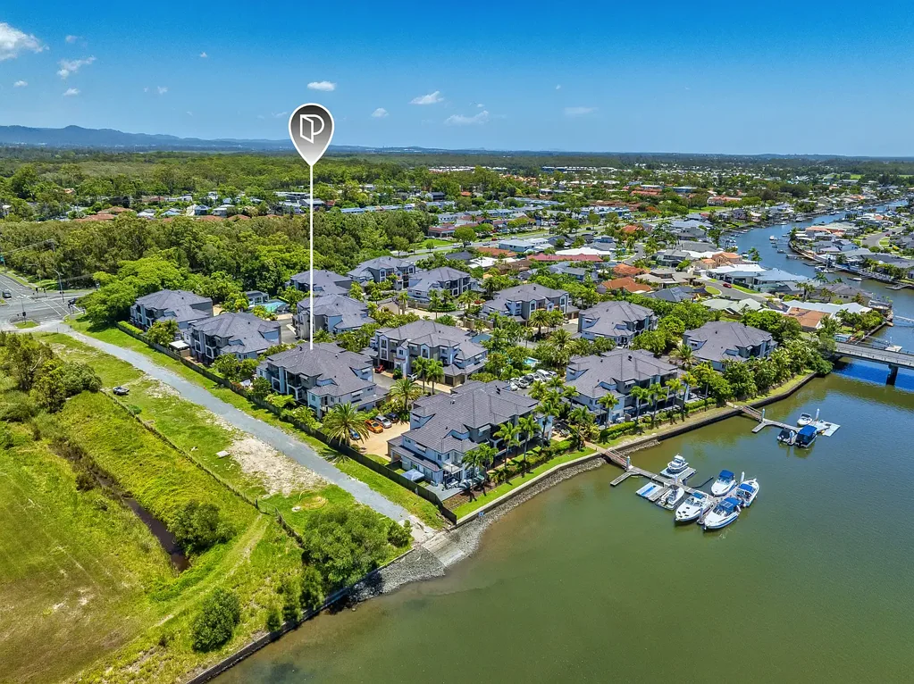 Runaway Bay 3房  Spacious Apartment Moments from Harbour Town and the Broadwater