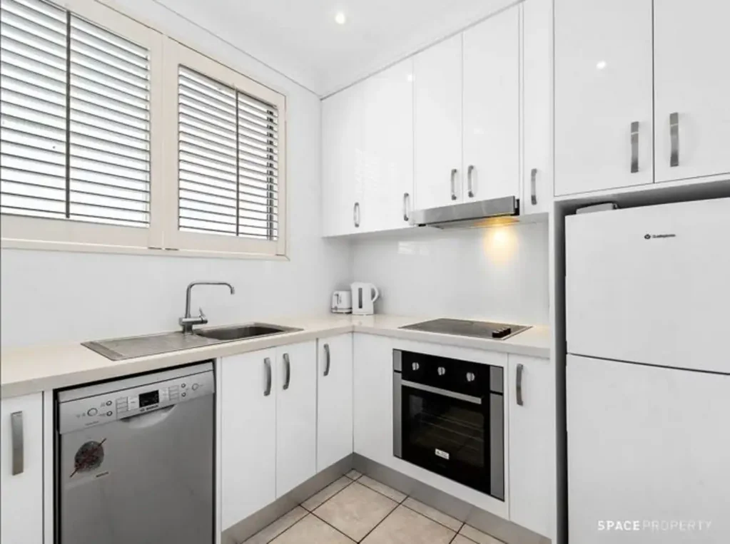Top Floor Apartment Close to Rosalie Village