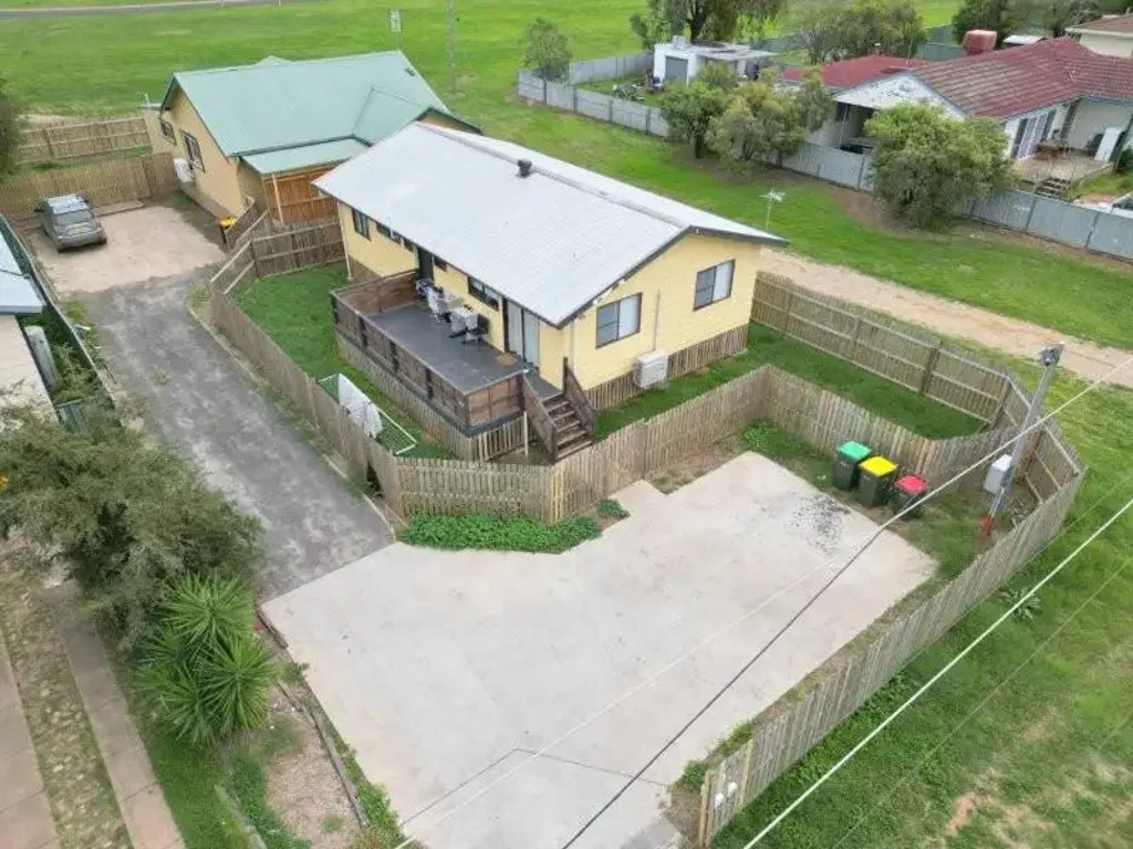 Narrabri 6 Bedroom OUTSTANDING STRATA DEVELOPMENT - EXCELLENT RENTAL RETURN.