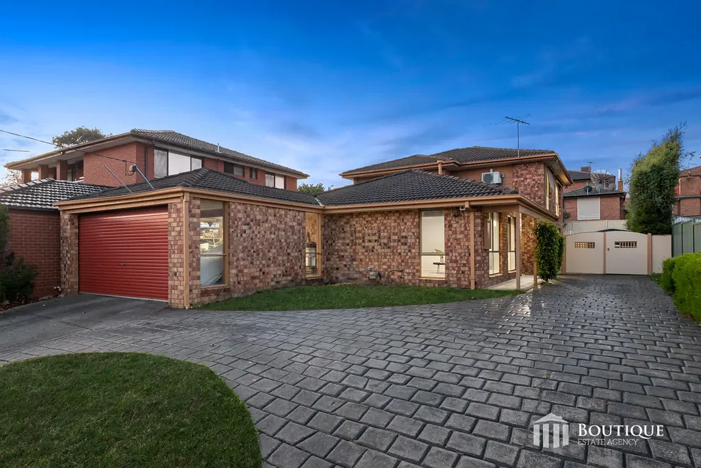 Dandenong North 4Phòng ngủ IF SIZE AND LOCATION MATTERS TO YOU … THEN YOUR SEARCH IS OVER