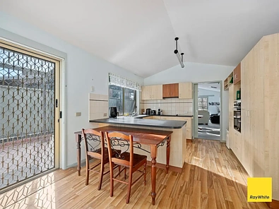 10/18 Lowe Street, Kangaroo Flat, VIC 3555, 3 chambres, 2 salles de bain, Townhouse