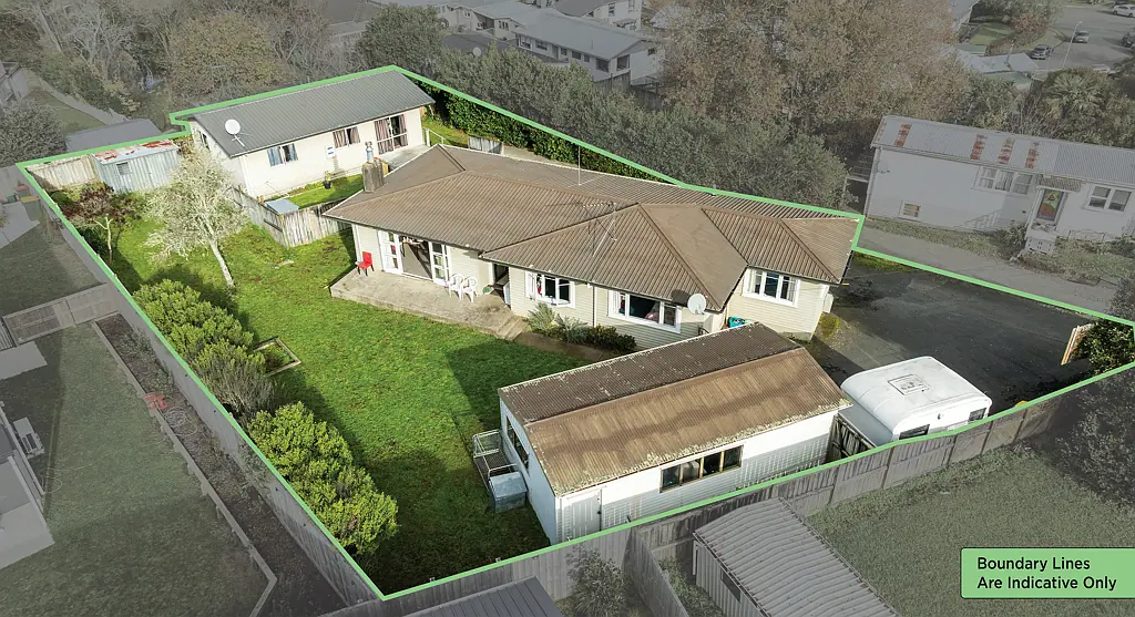 Dinsdale 5 Bedroom Home & Income / Investor Alert - Big Land 1196m2