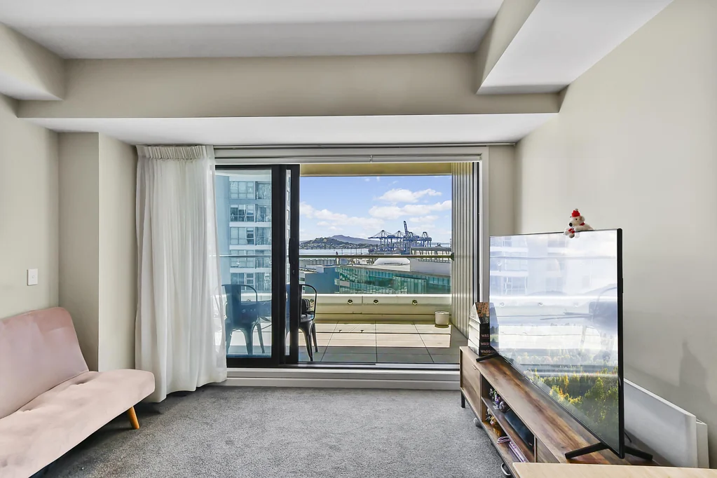 Auckland Central 2房 奢华公寓！尽享迷人海景，住户专享恒温泳池/桑拿房，便利触手可及！ Luxury Gem with Fantastic Sea Views