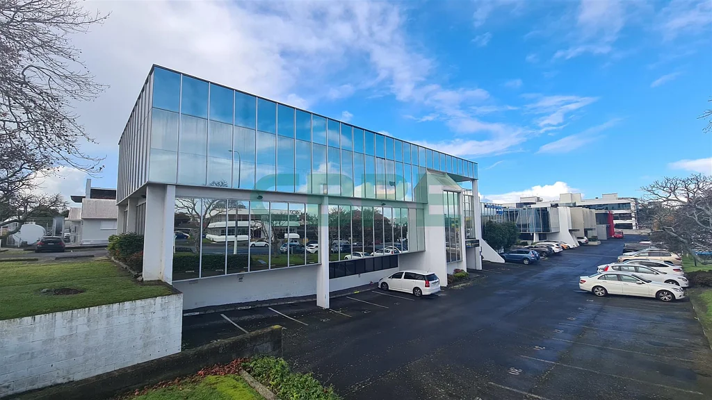 Ellerslie CBRE - Bright & Inviting Office Space