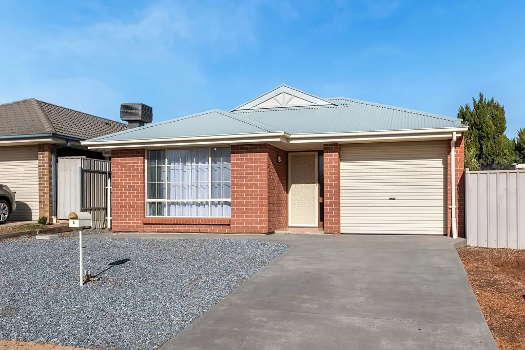4 Spaxton Crescent, Craigmore, SA 5114