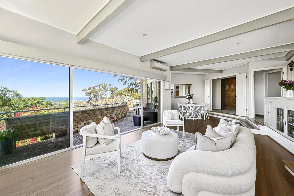 North Narrabeen 3Habitaciones Unmissable opportunity to capitalise (STCA) on breathtaking panoramic coastal and ocean panoramas in a prime cul-de-sac address