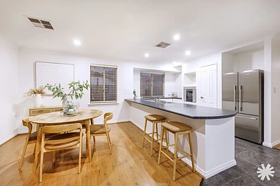 2 Murray Street, Como, WA 6152, 3 rūma, 2 rūma horoi, House