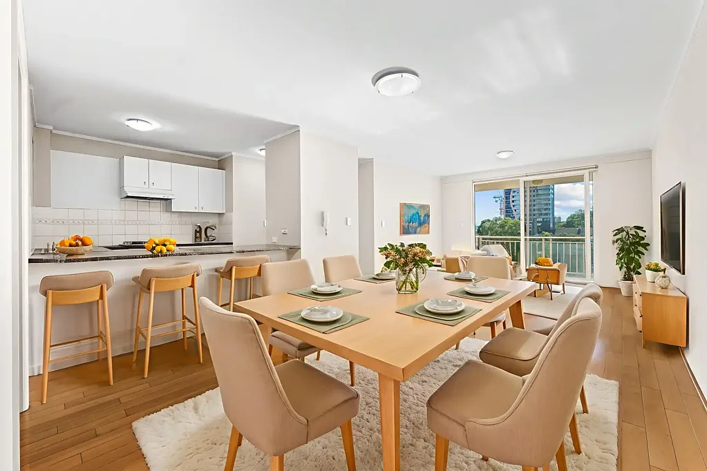 Burwood 3 Bedroom Spacious 3-Bedroom Apartment with City Views