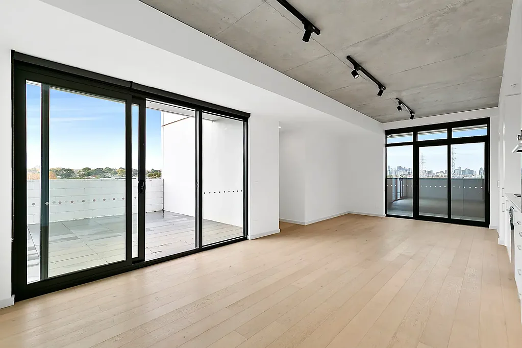 Modern 2-Bedroom Apartment with City Views in the Heart of Kensington