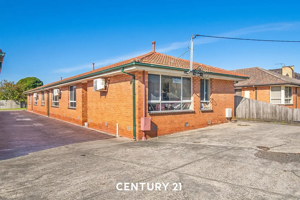 AN UPDATED 2 BEDROOM UNIT NEAR CENTRAL CLAYTON
