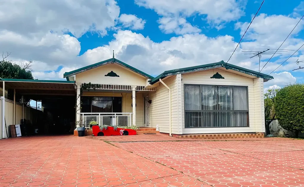 3 BEDROOM HOME_CLOSED TO CABRAMATTA SHOPS