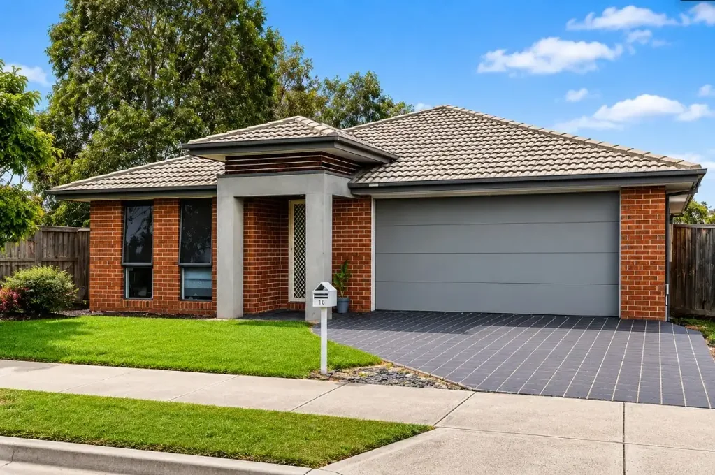 Tarneit 4 Bedroom Where Family Dreams Begin – Spacious, Stylish & Ready to Impress!