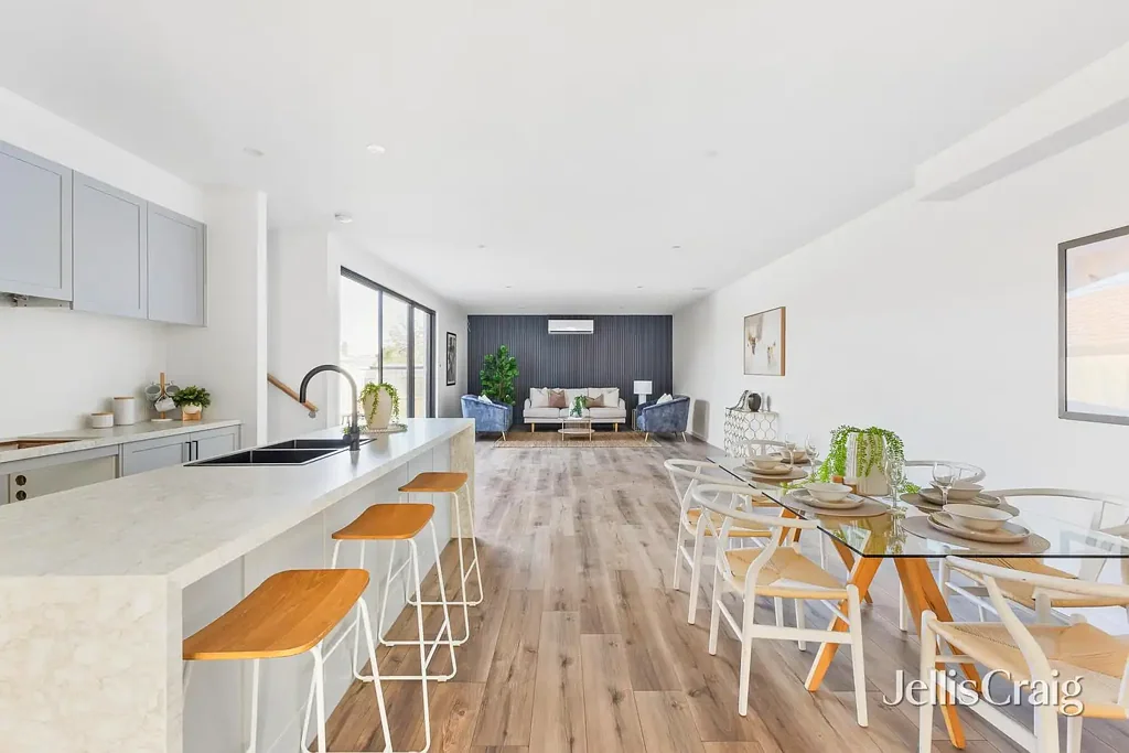 Kingsville 3Zimmer Kingsville’s Contemporary Identity