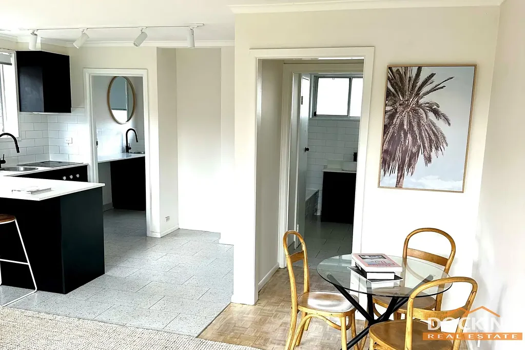 Upstairs Street facing, 2 bedroom Unit - LEASE BREAK