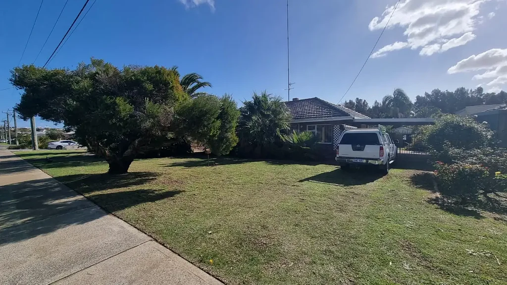 Traditionally styled 2x1 rental home