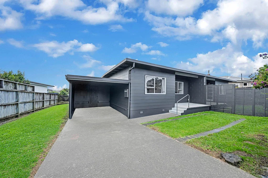 New Lynn 2房  Smart Start & Solid Investment - Choice of Two