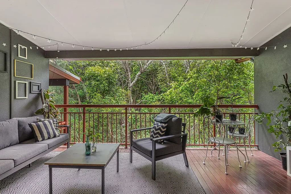 LUXURY FULLY FURNISHED TOWNHOUSE IN AIRLIE BEACH
