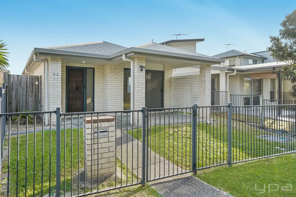 Pimpama 3બેડરૂમ First Time Offered | Single Level Living Opposite Carnarvon Park