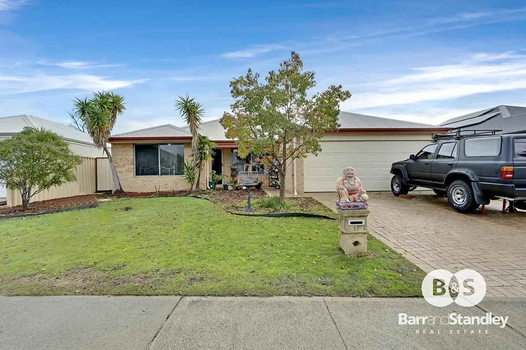 17 Wiroo Loop, Dalyellup, WA 6230