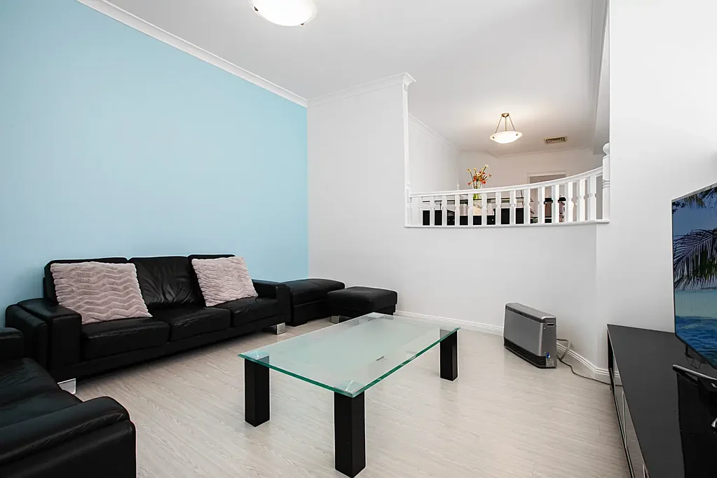 Family home in prime Roselands location