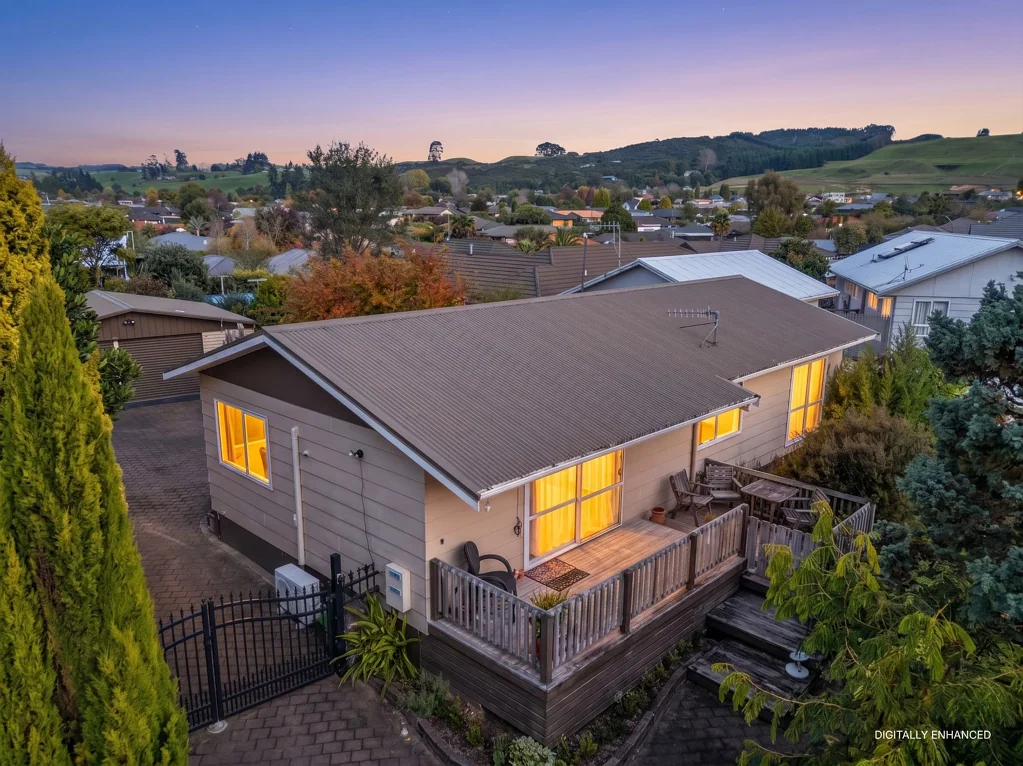 Pukehangi 3房  Easy Living, Great Garaging