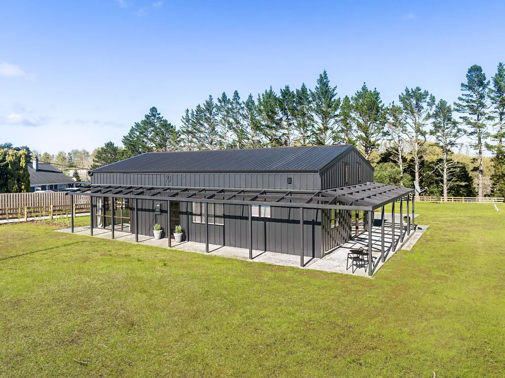Ruatangata 3 Bedroom Different - What a lifestyle? - Modern Barn living