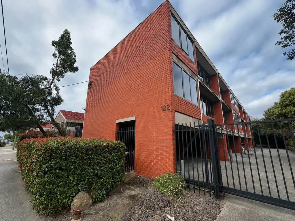 Spacious Two-Bedroom Apartment in a Prime Brunswick Location