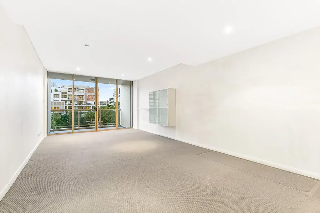 Contemporary 2 Bedroom Split Level Apartment in Waterloo For Lease
