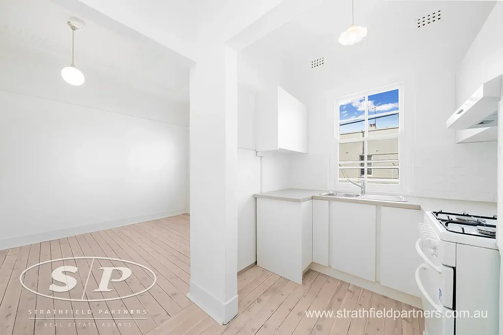 Renovated Art Deco Apartment