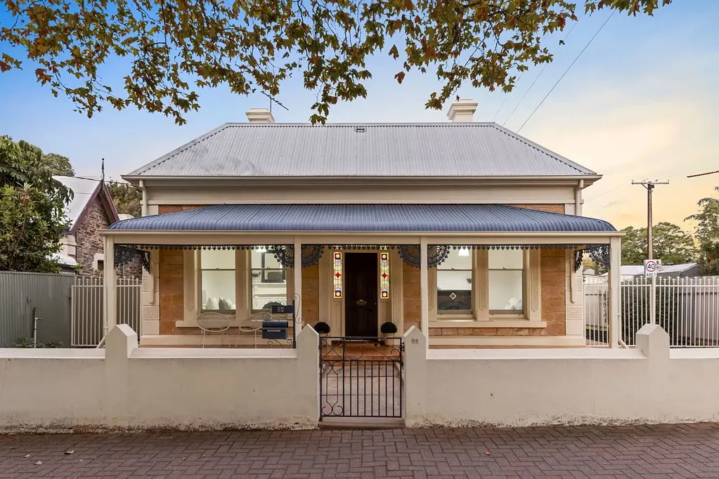 Norwood 4chambre Past Meets Present in this C1900 Sandstone Villa.