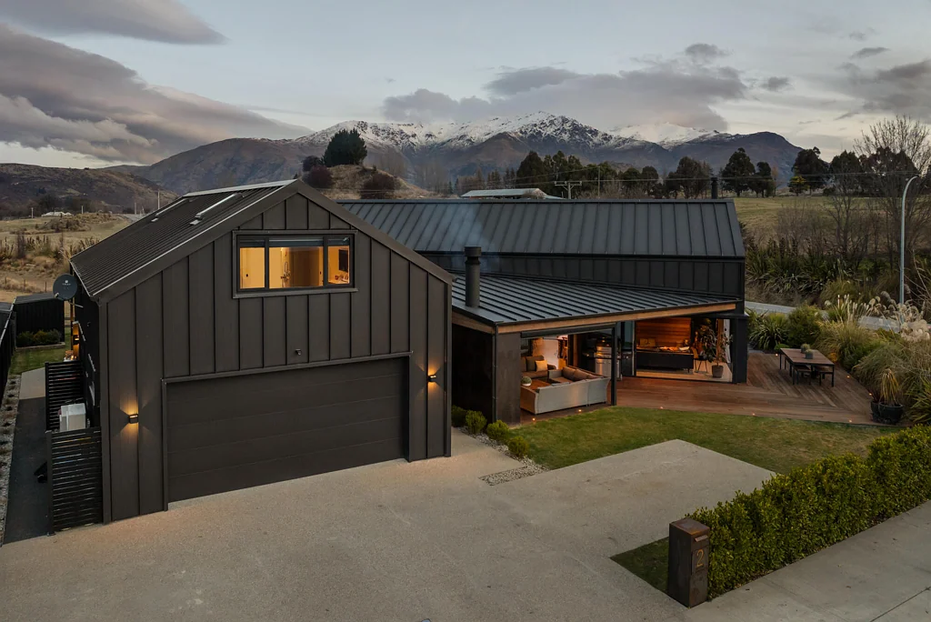 Arrowtown 6कमरा Spacious Arrowtown Living with Added Income