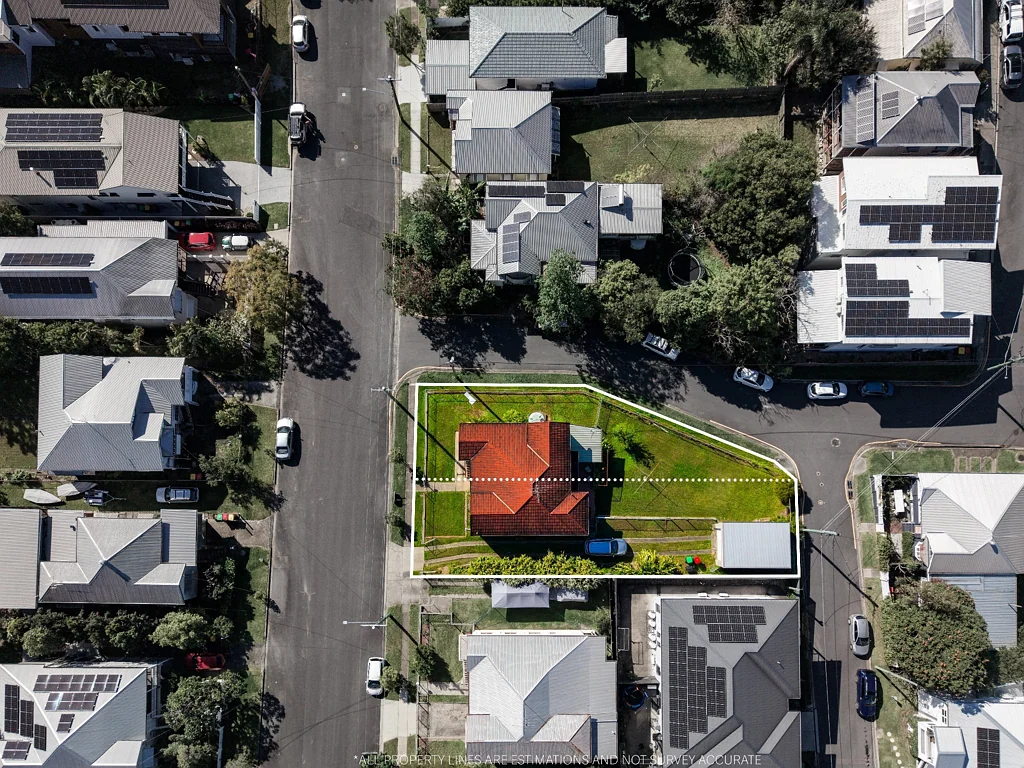 Kelvin Grove 3 Slaapkamer 715sqm Across 2 Lots with Rare Three Street Access & Limitless Potential