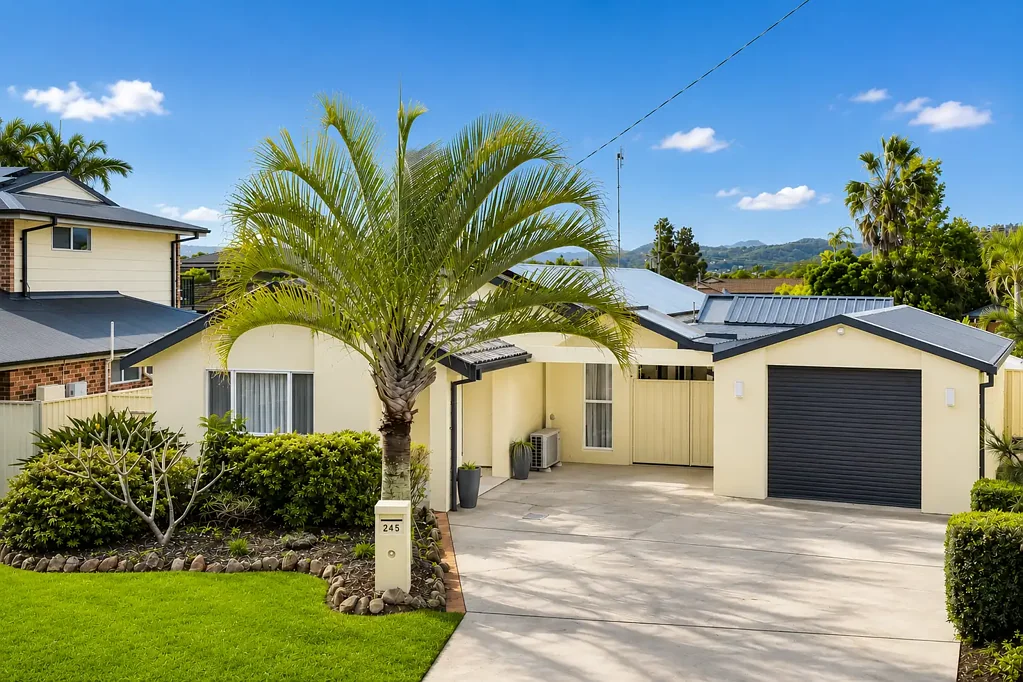 Saratoga 5 Bedroom Spacious Single Level Living in Premier Locale